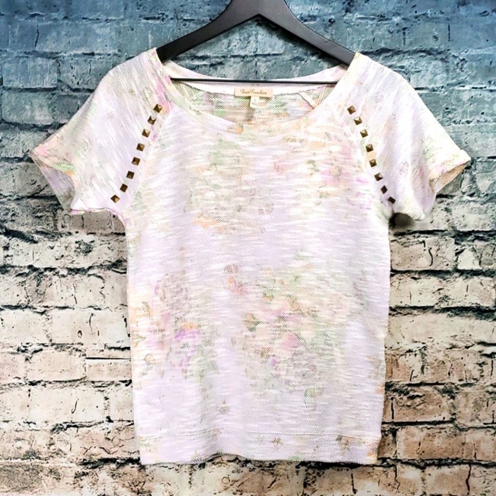 5/$30 🎀 True Freedom | Studded Floral Raglan Top